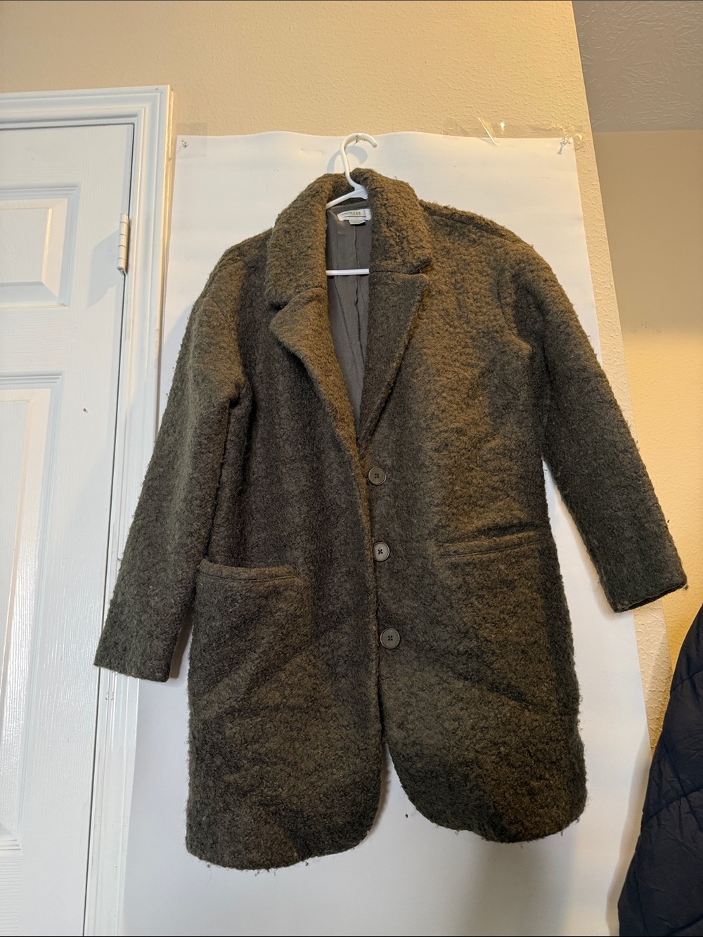 Maeve - Picture 1 of 2